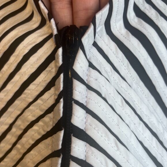 T&W Designs Chevron Mesh Peek-a-boo Striped Edgy Zip Up Jacket Size Large - Picture 6 of 10